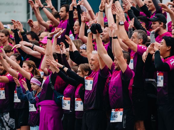 Gruppenfoto der Kollegen bei der Rewe-Teamchallenge