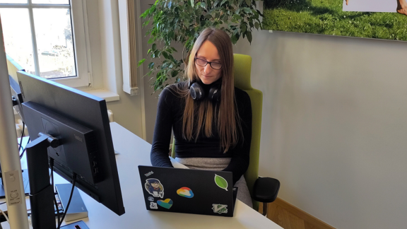 Katharina am Arbeitsplatz